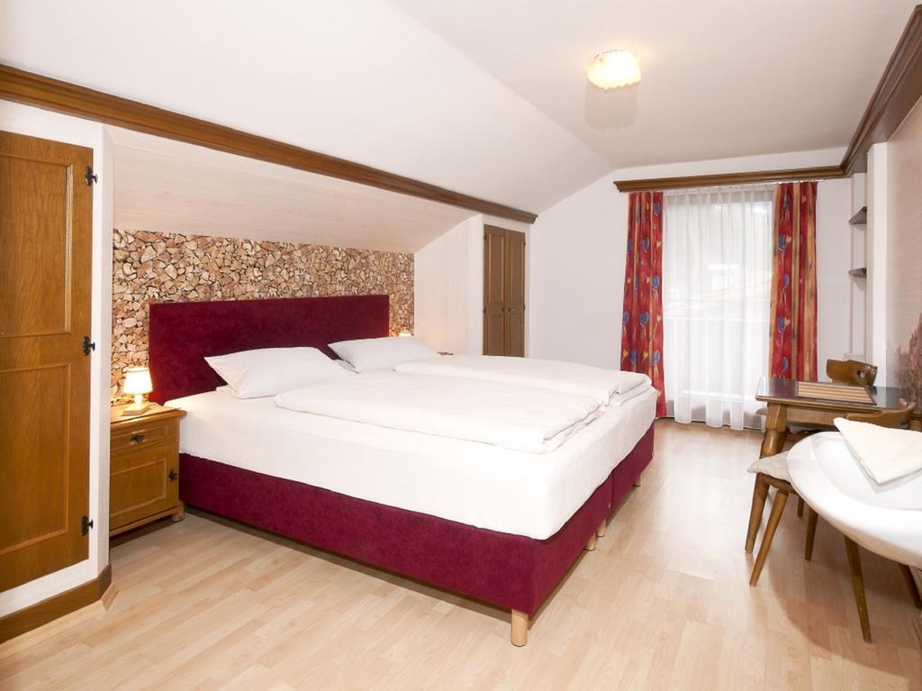 Landhaus Tyrol Mayrhofen Quarto foto